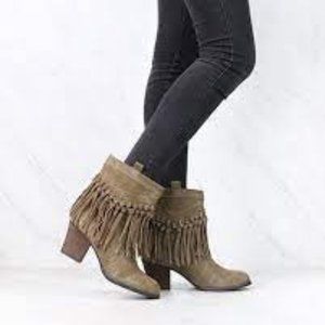 SBICCA Sound Khaki Fringe Booties - Size 6